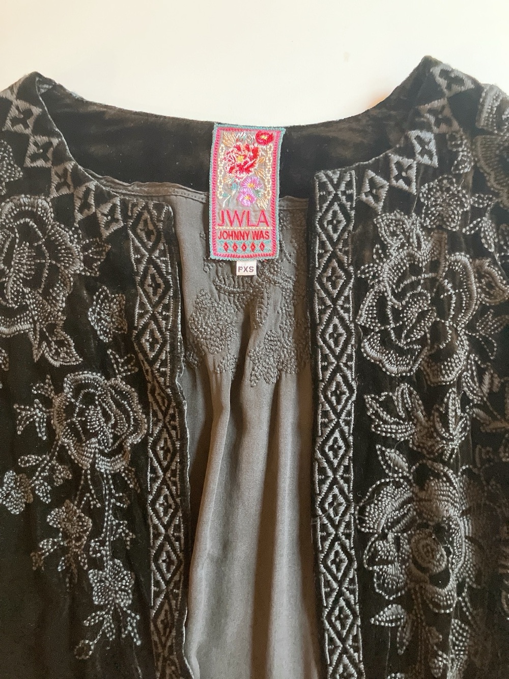 Johnny Was Black Velvet Floral Embroidered Bell Sleeve Kimono Duster Cardigan - Picture 5 of 15